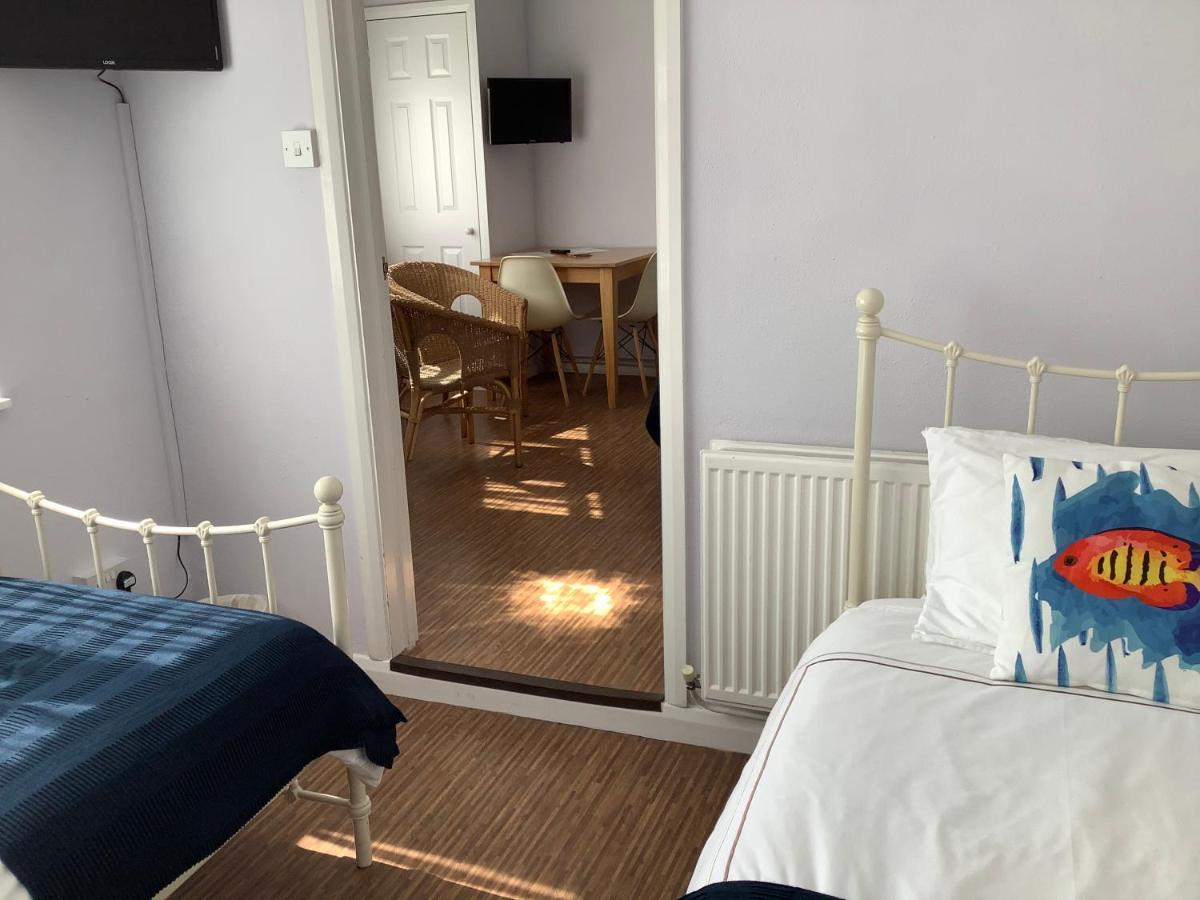 The Coast Yard B & B Chalet Hotel 셀시 외부 사진